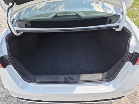 Used 2025 Nissan Sentra SV FWD image 28