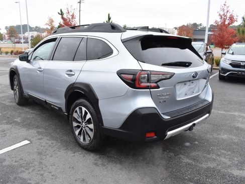 Used 2023 Subaru Outback Limited image 7