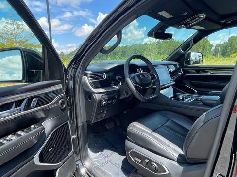Used 2022 Jeep Wagoneer Series III w/ Premium Group I RWD image 39