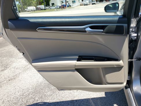 Used 2020 Ford Fusion SEL image 11