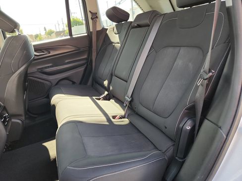 Certified 2023 Jeep Grand Cherokee Laredo AWD/4WD image 23