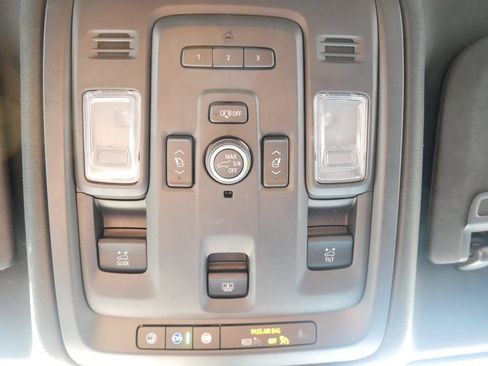 Used 2023 Cadillac Escalade Premium Luxury w/ Performance Package AWD/4WD image 25