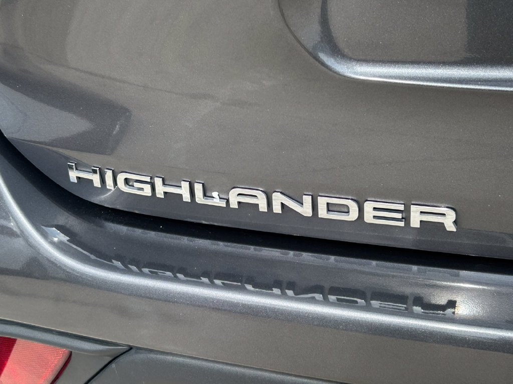 Used 2025 Toyota Highlander XLE FWD image 13