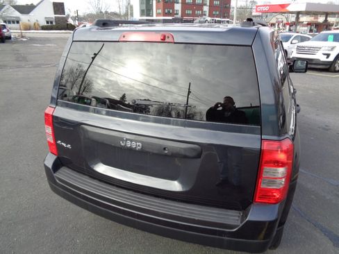 Used 2014 Jeep Patriot Sport w/ Tire & Wheel Group image 12