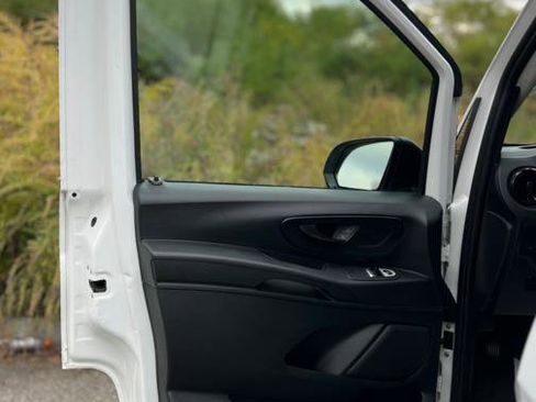 Used 2021 Mercedes-Benz Metris image 25