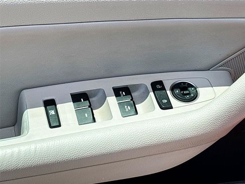 Used 2019 Hyundai Sonata Limited FWD image 17