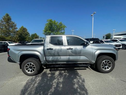 Used 2024 Toyota Tacoma SR AWD/4WD image 8