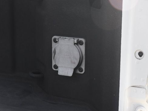 Used 2020 Chevrolet Silverado 1500 LT w/ Bed Protection Package image 9