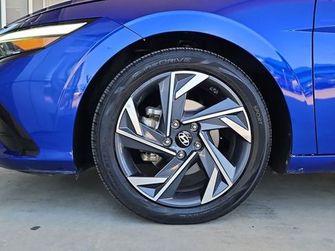 Used 2025 Hyundai Elantra Limited FWD image 25