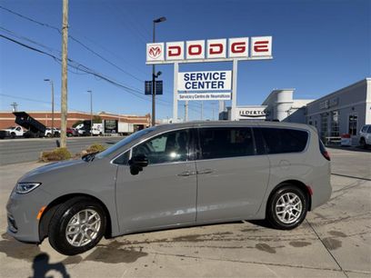 Certified 2025 Chrysler Pacifica Select