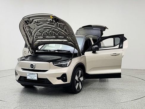 Used 2023 Volvo XC40 Recharge Ultimate w/ Protection Package Premier AWD/4WD image 9