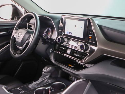 Used 2024 Toyota Highlander XLE image 27