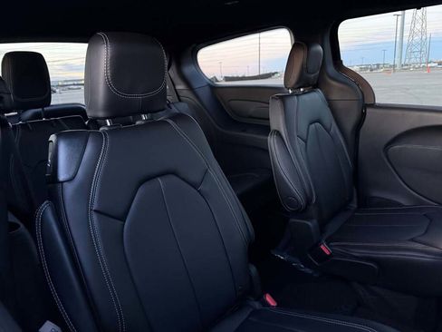 New 2026 Chrysler Pacifica Select image 22
