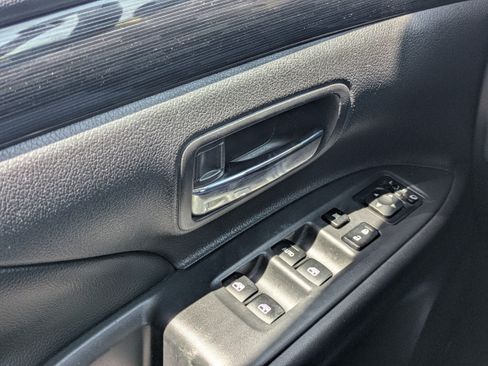 Used 2016 Mitsubishi Outlander SE FWD image 27