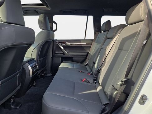 Used 2023 Lexus GX 460 Premium w/ Premium Package image 12