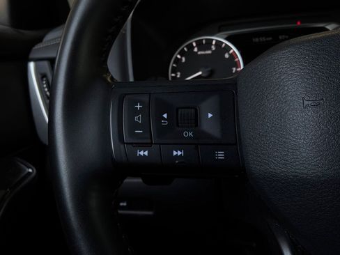 Used 2025 Nissan Rogue SV AWD/4WD image 37