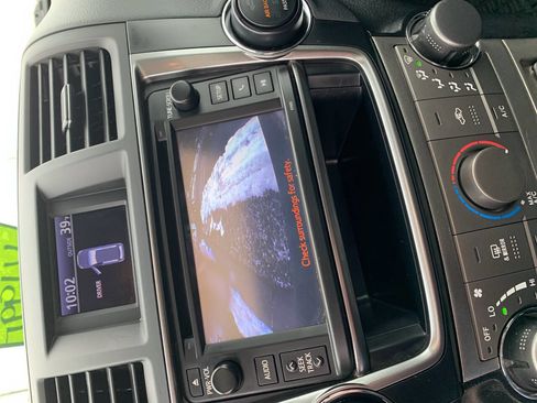 Used 2013 Toyota Highlander SE image 24