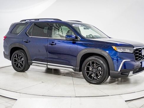 Certified 2025 Honda Pilot Touring image 13