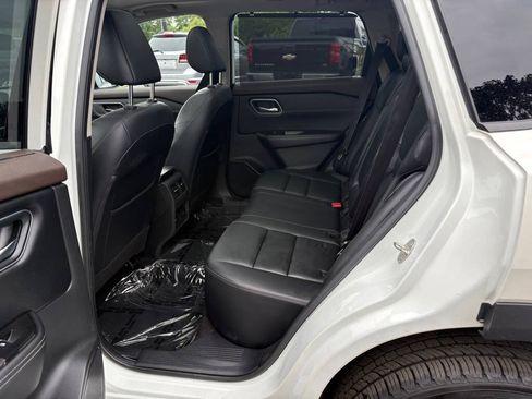 Used 2021 Nissan Rogue SL w/ Premium Package AWD/4WD image 12
