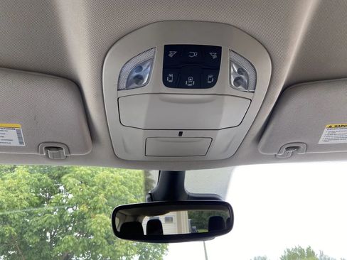 Used 2024 Chrysler Pacifica Touring-L FWD image 17
