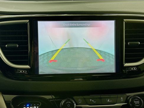 Used 2024 Chrysler Pacifica Touring-L image 22