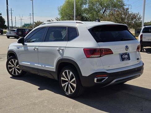 Used 2022 Volkswagen Taos SE AWD/4WD image 4