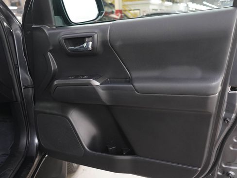 Used 2022 Toyota Tacoma TRD Sport AWD/4WD image 9