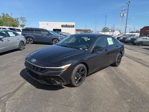 New 2026 Hyundai Elantra Sport FWD image 3