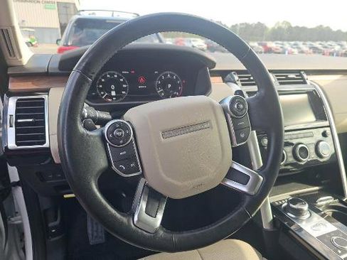 Used 2018 Land Rover Discovery HSE image 6