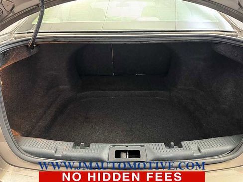 Used 2015 Ford Taurus SE image 16