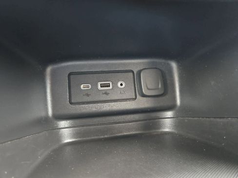 Used 2023 Chevrolet Equinox LT image 28