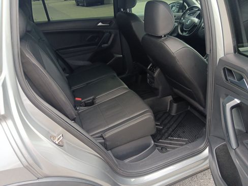 Used 2019 Volkswagen Tiguan SEL R-Line AWD/4WD image 18