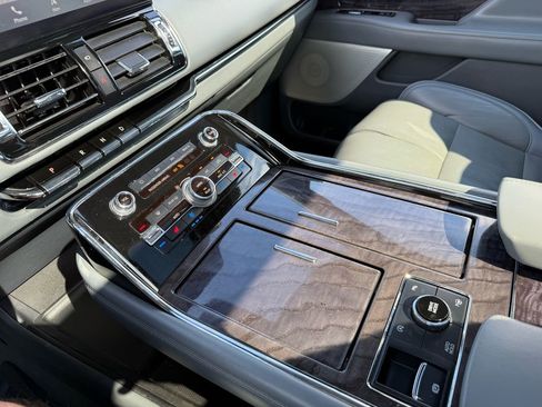 Used 2019 Lincoln Navigator Reserve AWD/4WD image 37