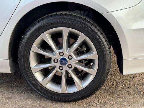 Used 2017 Ford Fusion SE w/ Fusion SE Technology Package image 40