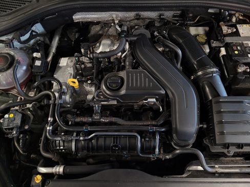 Used 2025 Volkswagen Jetta SE FWD image 30