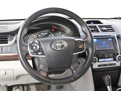 Used 2012 Toyota Camry XLE image 12