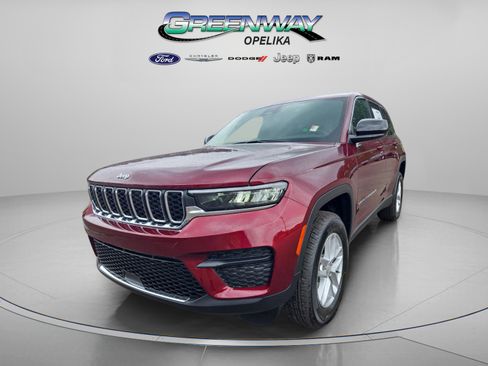 New 2025 Jeep Grand Cherokee Laredo image 3