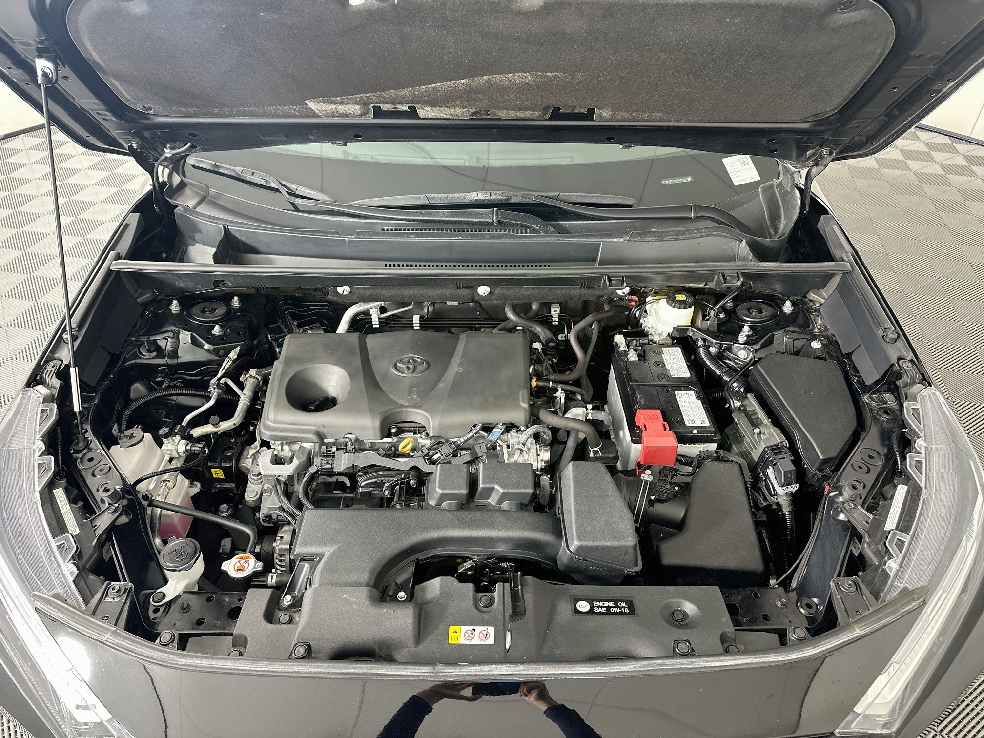 Used 2025 Toyota RAV4 LE AWD/4WD image 33