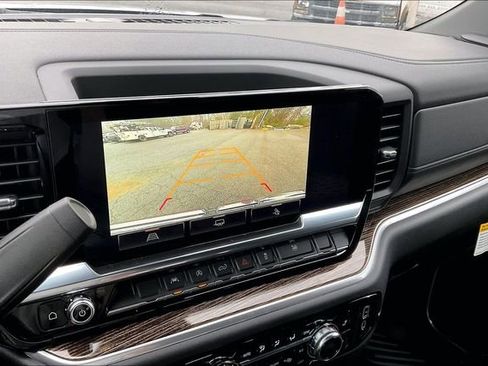 Used 2026 GMC Sierra 1500 SLE w/ Preferred Package image 11