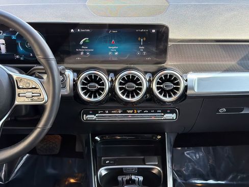 Used 2022 Mercedes-Benz GLB 250 4MATIC image 20