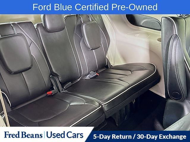 Used 2023 Chrysler Pacifica Limited FWD image 47