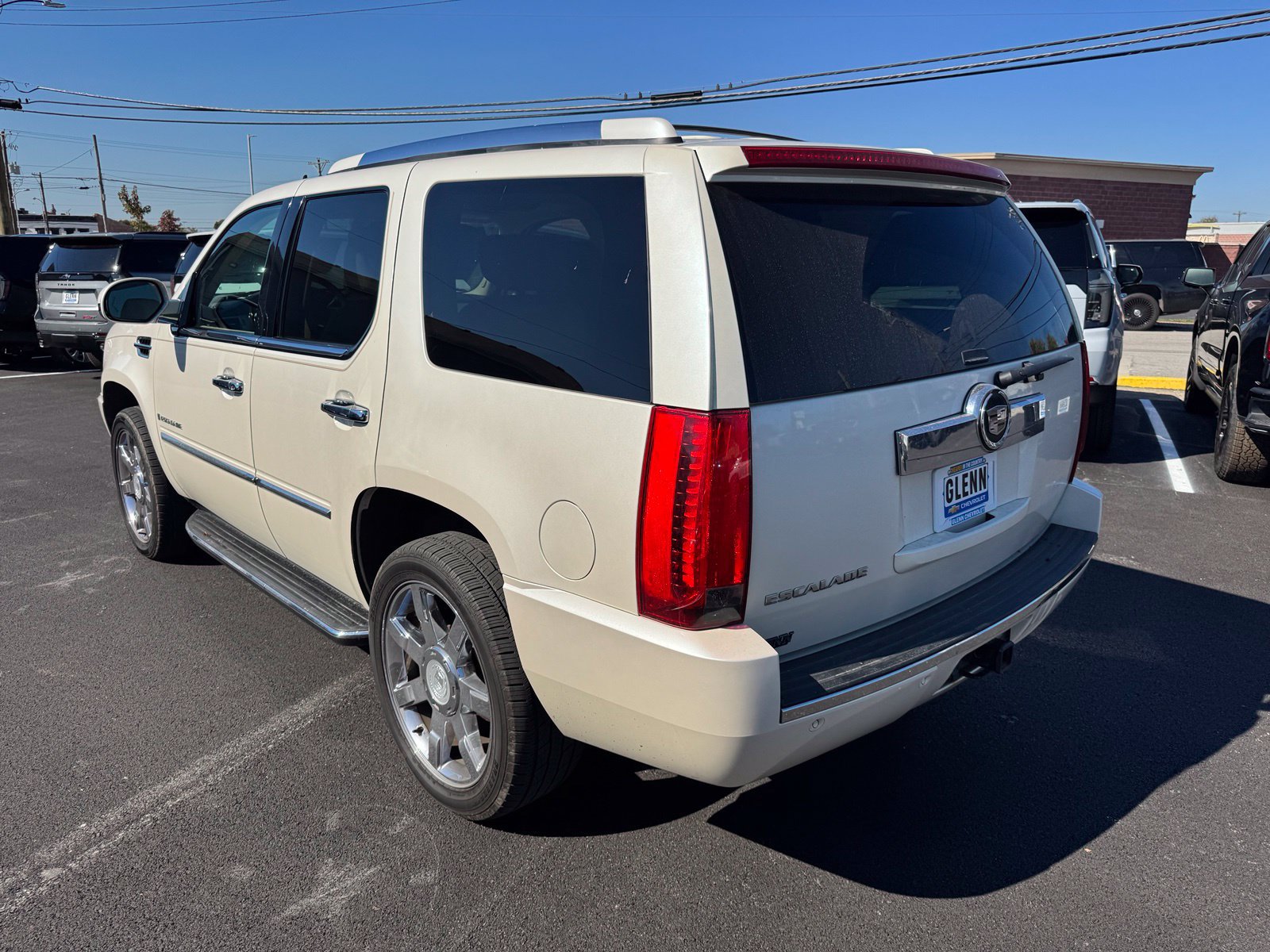 Used 2007 Cadillac Escalade AWD w/ Climate Package image 4