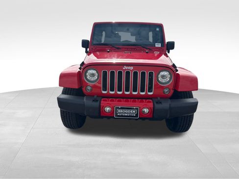 Used 2018 Jeep Wrangler Unlimited Sahara w/ Connectivity Group AWD/4WD image 18