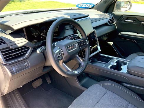 Used 2025 GMC Acadia Elevation FWD image 15