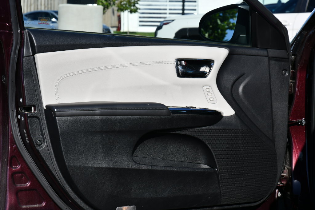 Used 2018 Toyota Avalon XLE Premium FWD image 16