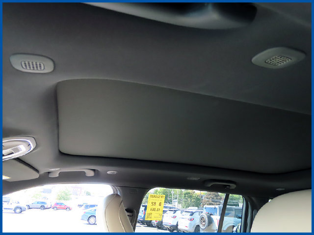 Used 2023 Jeep Grand Cherokee Limited AWD/4WD image 15