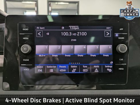 Used 2025 Volkswagen Taos SE AWD/4WD image 16