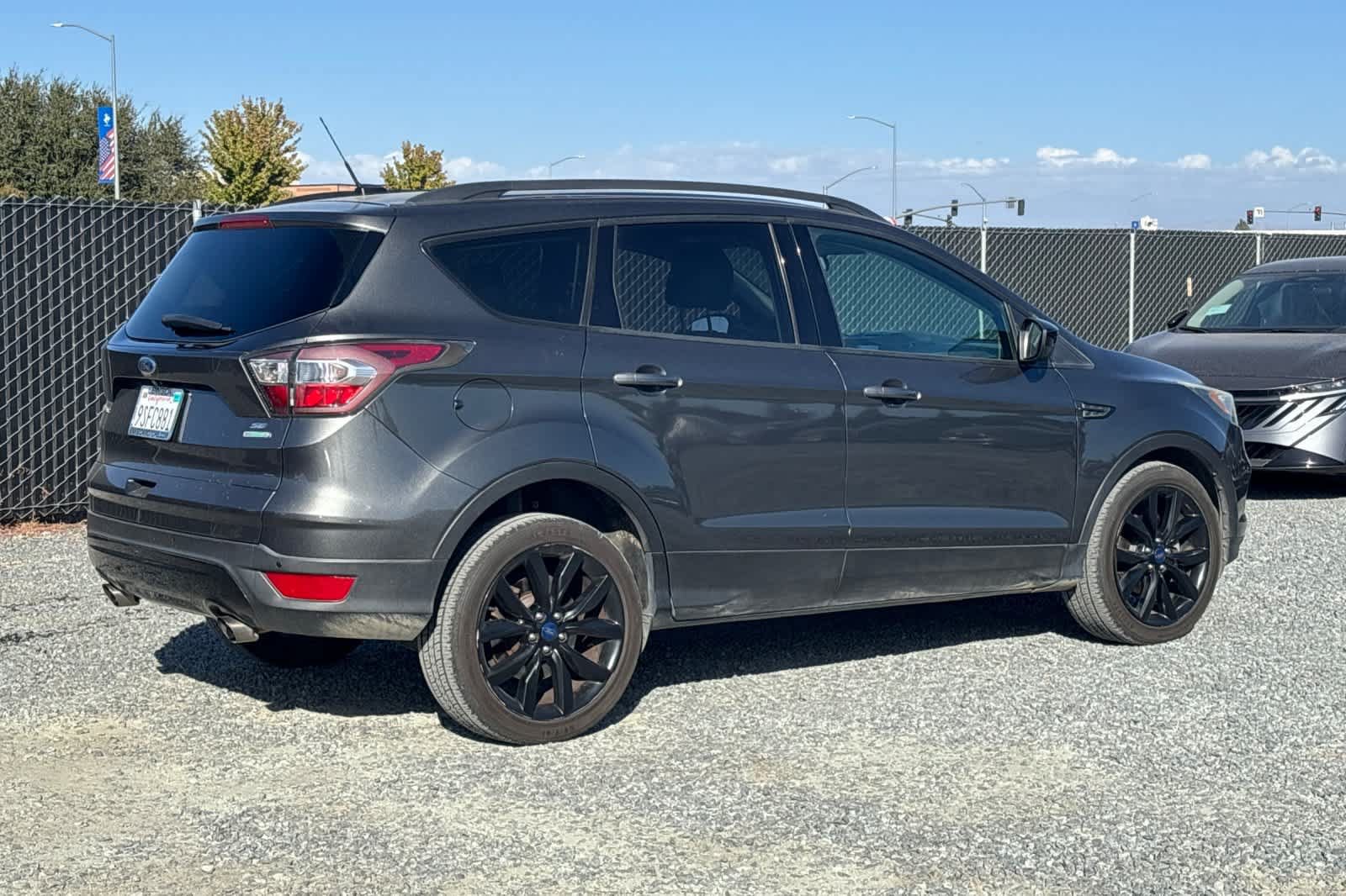 Used 2017 Ford Escape SE w/ Equipment Group 201A FWD image 3