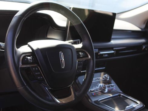 Used 2023 Lincoln Nautilus AWD w/ Premium Package image 9