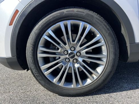 Used 2017 Lincoln MKX Reserve w/ Driver Assistance Package AWD/4WD image 12